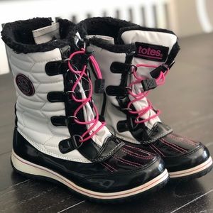 Girls Totes winter boots size 4